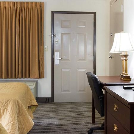 Executive Inn And Suites Enterprise Bagian luar foto