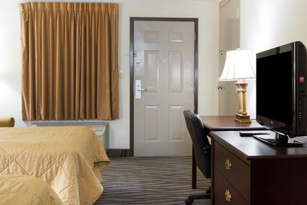 Executive Inn And Suites Enterprise Bagian luar foto