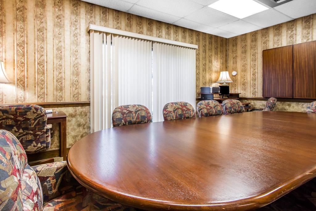 Executive Inn And Suites Enterprise Bagian luar foto